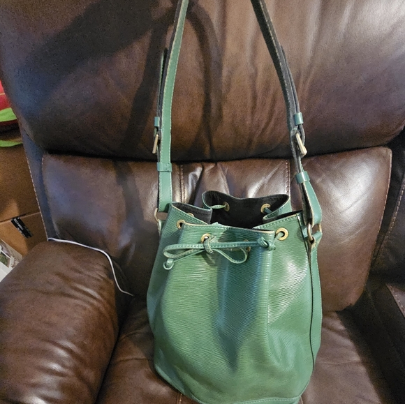 Louis Vuitton bucket bag and lv coin purse - Picture 1 of 6